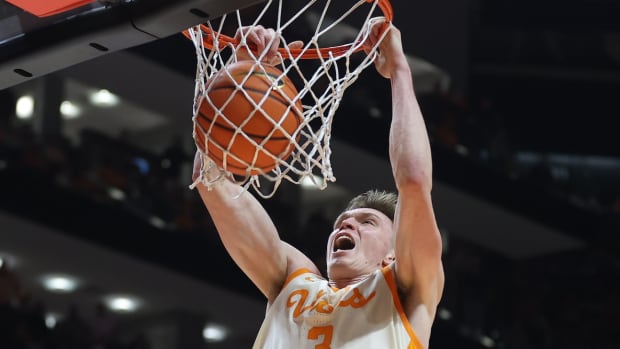 Tennessee Volunteers guard Dalton Knecht (3) dunks the ball against the Auburn Tigers during the second half at Thompson-Boling Arena at Food City Center in Knoxville, Tennessee, on Feb. 28, 2024.
